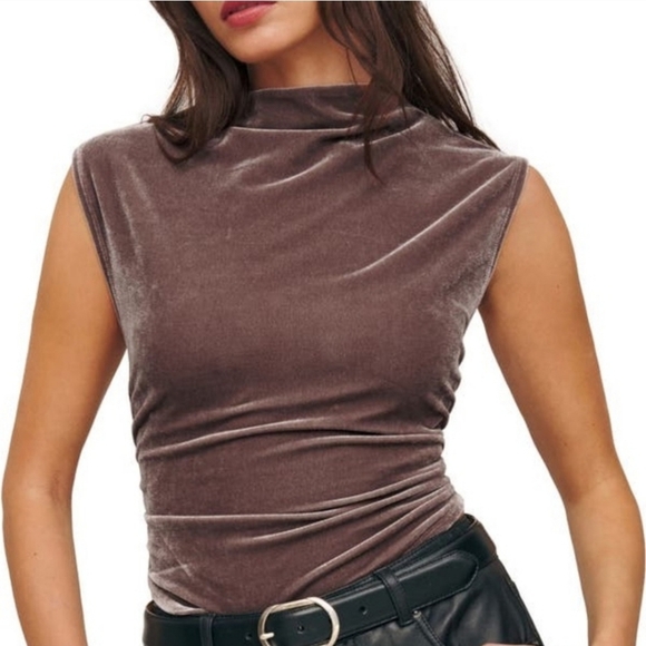 New Reformation Lindy Mockneck Top in Umber Velvet Medium - Picture 3 of 9